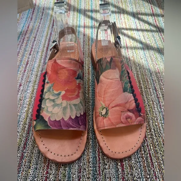 Fluevog EXCELLENT River Tigris flat slingback floral leather sandal - 10/10.5