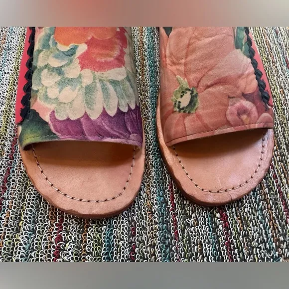 Fluevog EXCELLENT River Tigris flat slingback floral leather sandal - 10/10.5