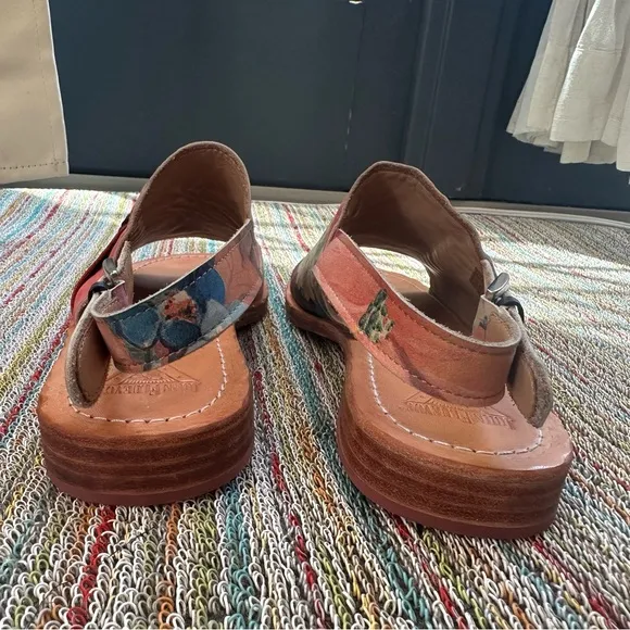 Fluevog EXCELLENT River Tigris flat slingback floral leather sandal - 10/10.5