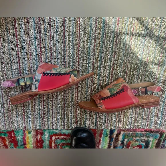 Fluevog EXCELLENT River Tigris flat slingback floral leather sandal - 10/10.5