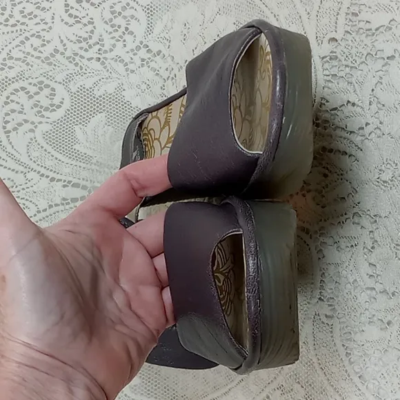 Fly London &quot;Yula&quot;  Gray Leather Wedge Sandals Size 37/6.5