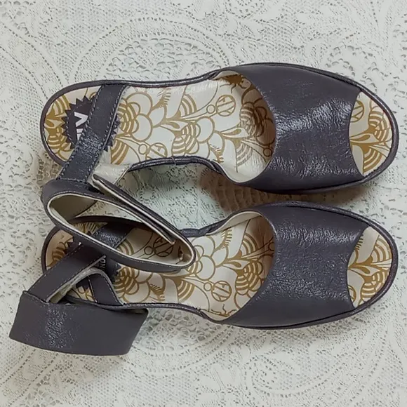 Fly London &quot;Yula&quot;  Gray Leather Wedge Sandals Size 37/6.5