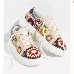 Free People Catch Me If You Can Crochet Flower Sneaker EU 38 US 8 New Colorful