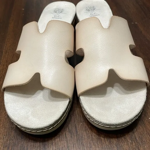 G. C. Shoes Nellie beige cutout flat slide sandals