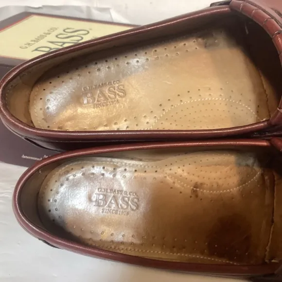 G.H. Bass Men’s Burgundy leather Penny Loafers with Kiltie size 8 1/2