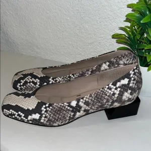 Gianni Bini Black and White Flats with Snakeskin Print