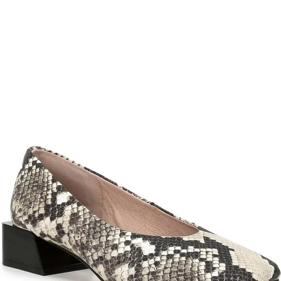 Gianni Bini Black and White Flats with Snakeskin Print