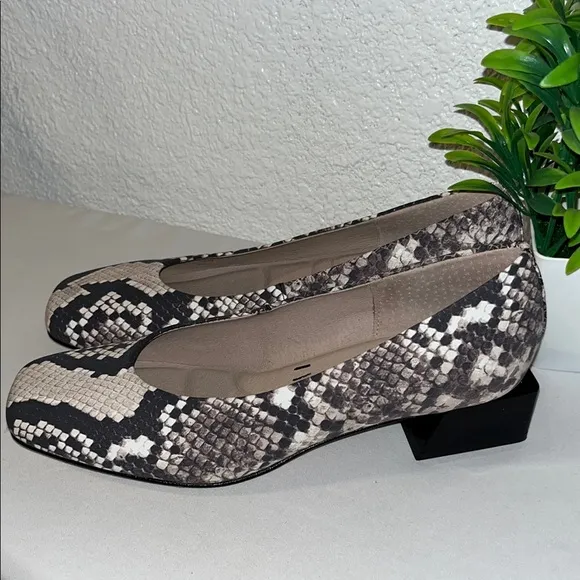 Gianni Bini Black and White Flats with Snakeskin Print