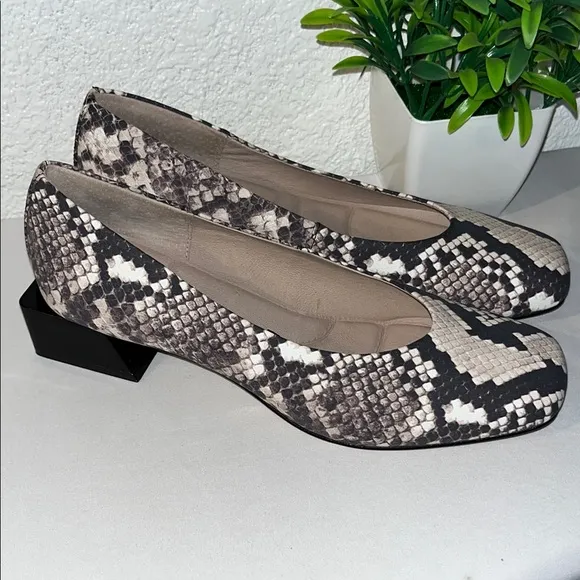 Gianni Bini Black and White Flats with Snakeskin Print