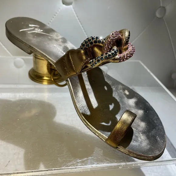 GIUSEPPE Zanotti gold flat sandals sz 38.5 made in italy good condition