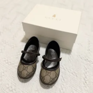 Gucci ballet flats in the box