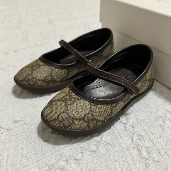 Gucci ballet flats in the box