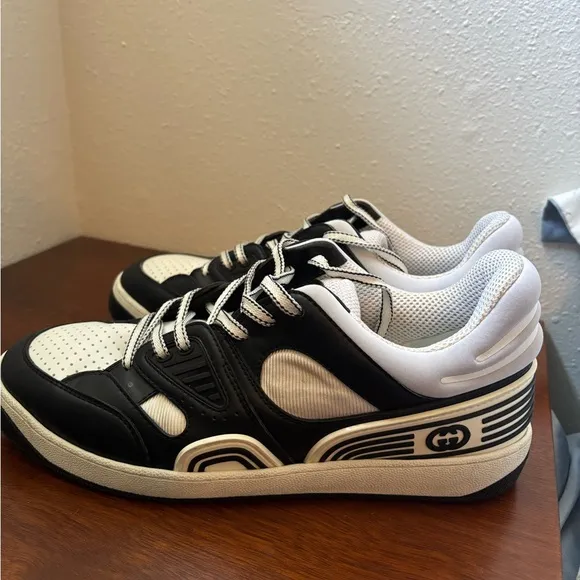 Gucci Black and White Sneakers Classic Low-Top Design