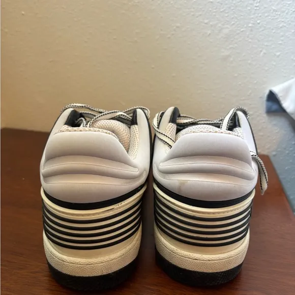 Gucci Black and White Sneakers Classic Low-Top Design