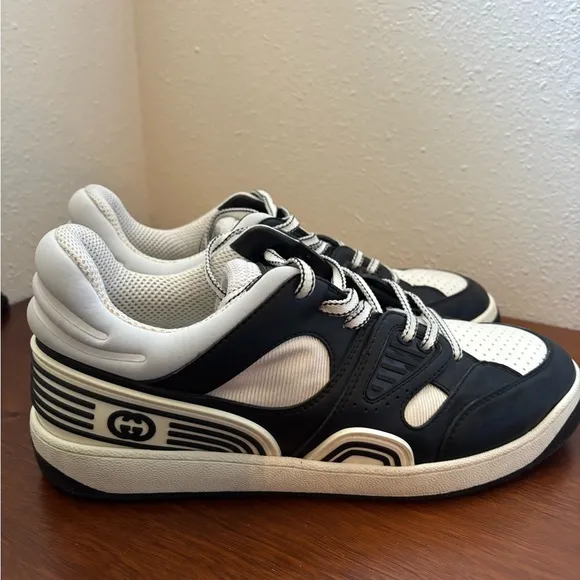 Gucci Black and White Sneakers Classic Low-Top Design