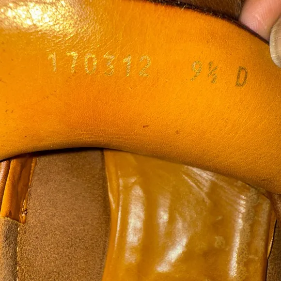 Gucci Brown Leather Slip-On Loafers with Classic Design size 9.5