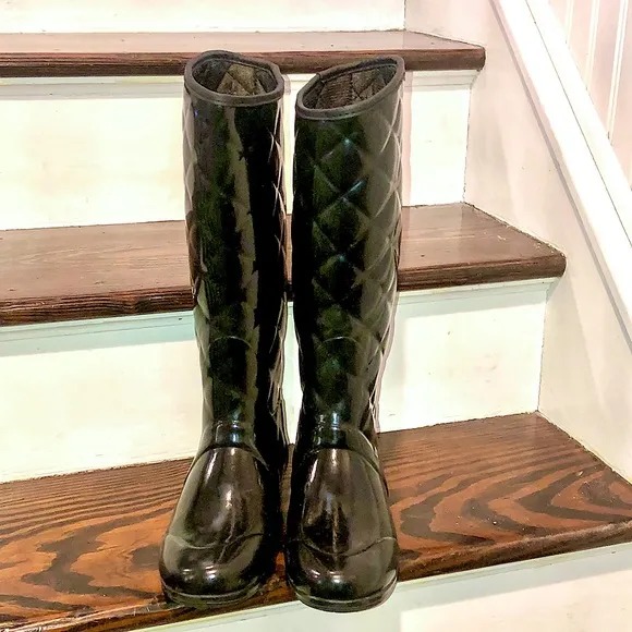 HUNTER Diamond Quilted Knee High Insulated Rain Boots &amp; Cable Knit Boot Socks
