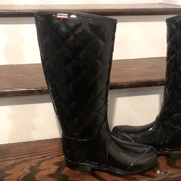 HUNTER Diamond Quilted Knee High Insulated Rain Boots &amp; Cable Knit Boot Socks