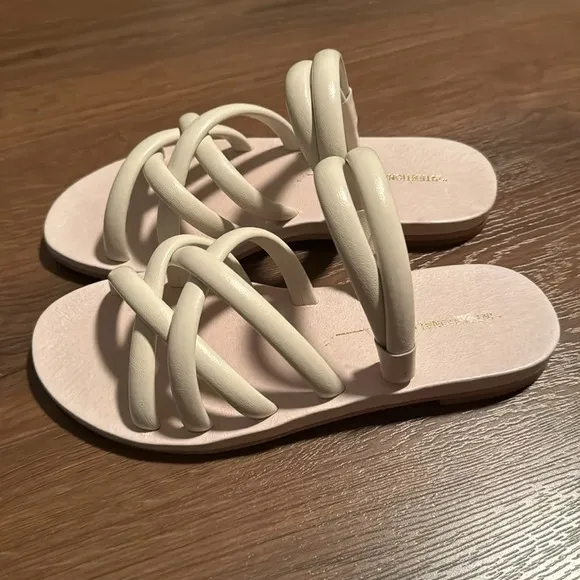 Intentionally Blank Flat Sandals Leather Women's Sz 6