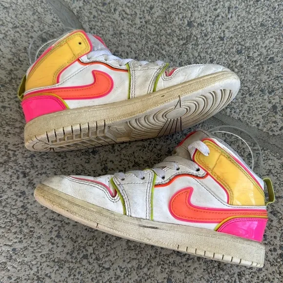 Jordan 1 Mid Edge Glow white hyper crimson pink blast high top sneakers size 1