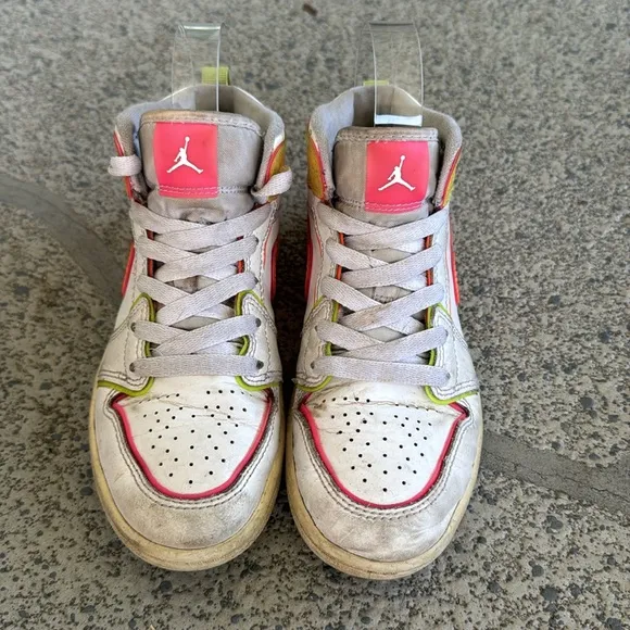 Jordan 1 Mid Edge Glow white hyper crimson pink blast high top sneakers size 1