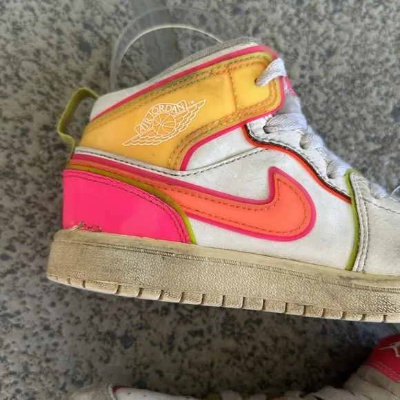 Jordan 1 Mid Edge Glow white hyper crimson pink blast high top sneakers size 1