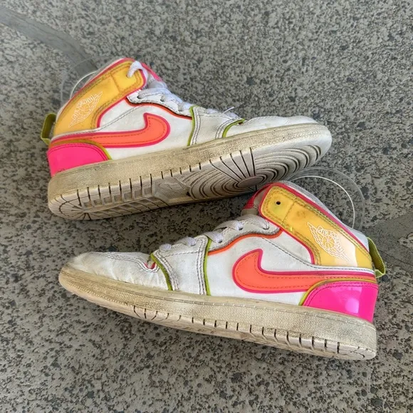 Jordan 1 Mid Edge Glow white hyper crimson pink blast high top sneakers size 1