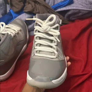 Jordan 11 cool grey, size 9.5 comes with box