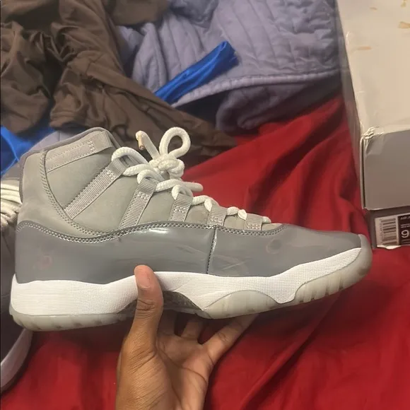 Jordan 11 cool grey, size 9.5 comes with box