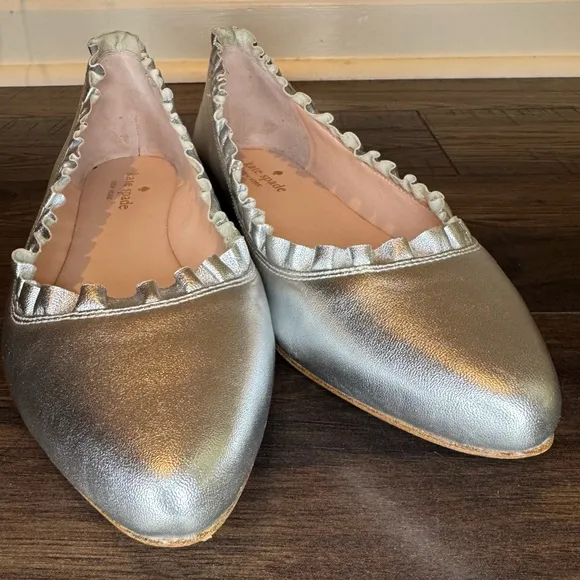 Kate Spade Silver Pointed Toe Ballet Flats with ruffle detail size 9 EUC