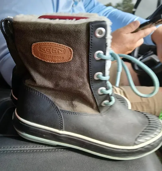 Keen Elsa Green and Black Leather Winter Boots Size 6 Snow Boot Waterproof