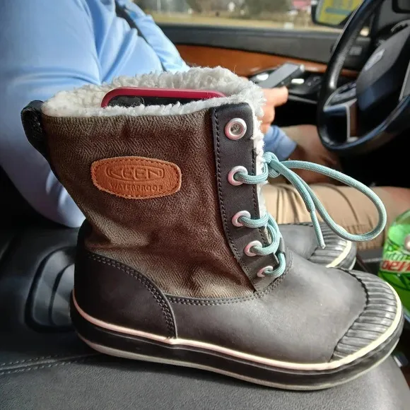 Keen Elsa Green and Black Leather Winter Boots Size 6 Snow Boot Waterproof