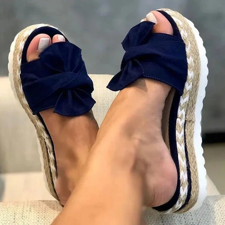 Keinna – Charmante plateau sandalen met strik
