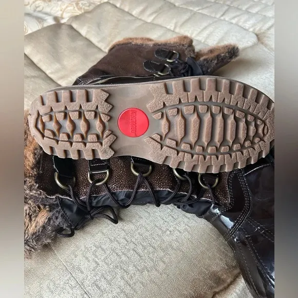 Khombu Quechee Stingray Lace-Up Winter Boots Size 9.5 Warm &amp; Waterproof Footwear