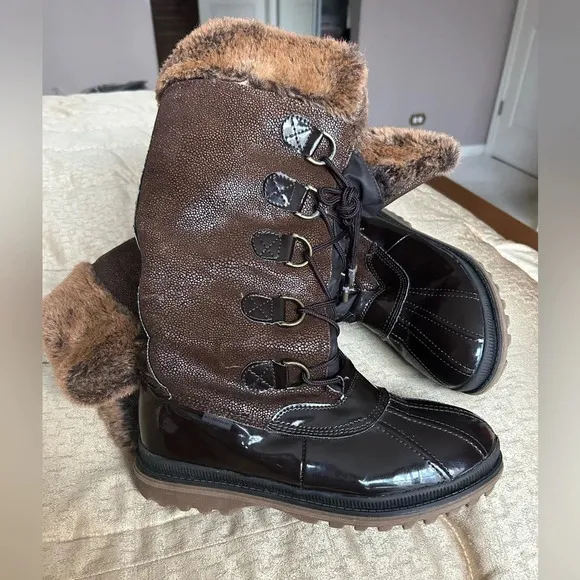Khombu Quechee Stingray Lace-Up Winter Boots Size 9.5 Warm &amp; Waterproof Footwear