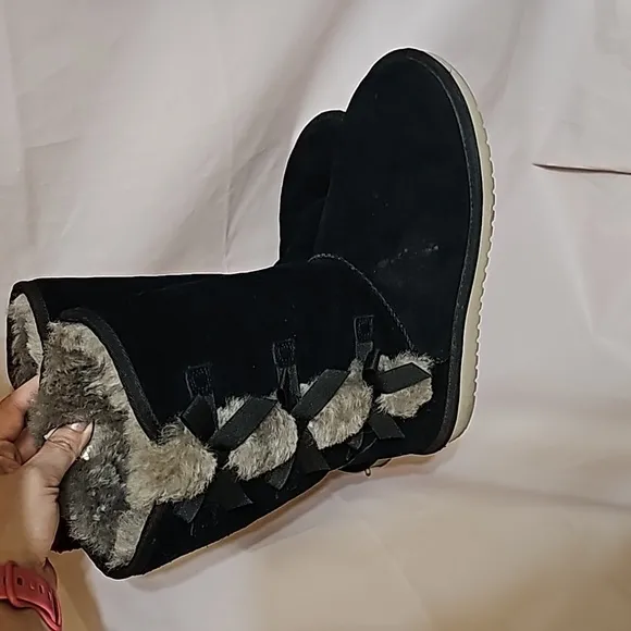 Koolaburra by Ugg Victoria Boots bows faux fur trim black suede lined snow boot