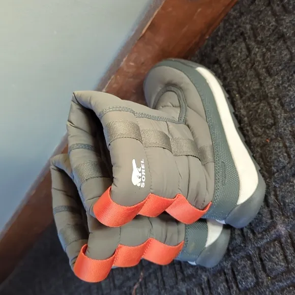 LIKE NEW Sorel Whitney II Puffy Mid Winter Boot