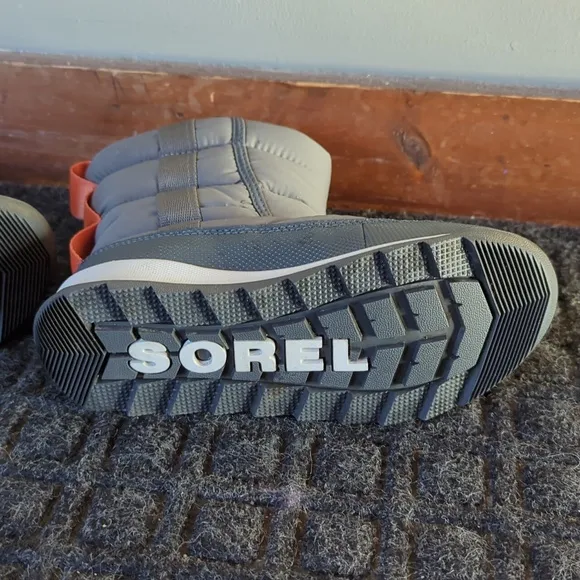 LIKE NEW Sorel Whitney II Puffy Mid Winter Boot