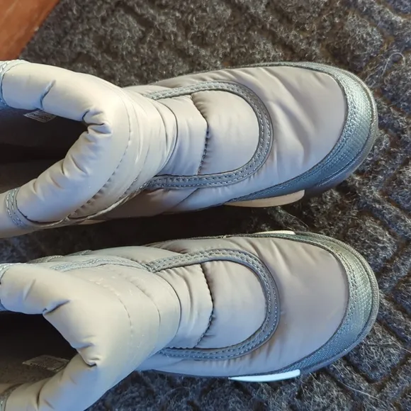 LIKE NEW Sorel Whitney II Puffy Mid Winter Boot