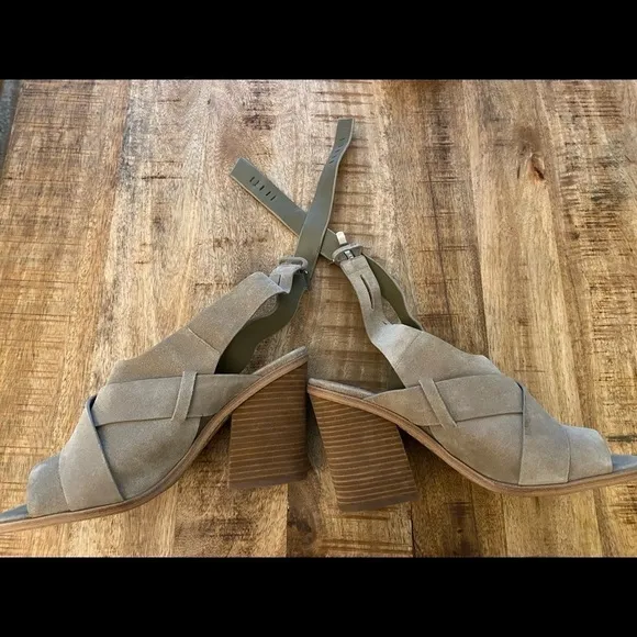 Marc Fisher ML Valen suede sandal chunky block heel strappy ankle nwt