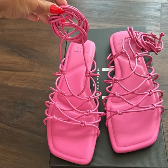 Marc Fisher NWT Monnie Ankle Wrap flat Sandals with cushioned Sole.