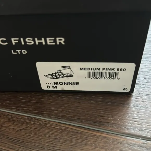Marc Fisher NWT Monnie Ankle Wrap flat Sandals with cushioned Sole.