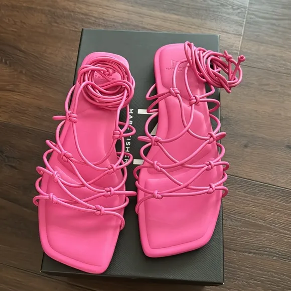 Marc Fisher NWT Monnie Ankle Wrap flat Sandals with cushioned Sole.