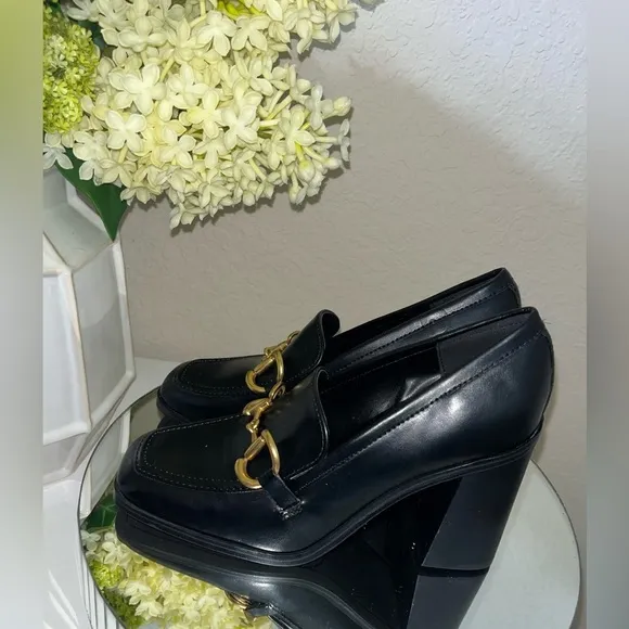 Marc Fisher Women's Harlae Pump, black with goldtone hardware