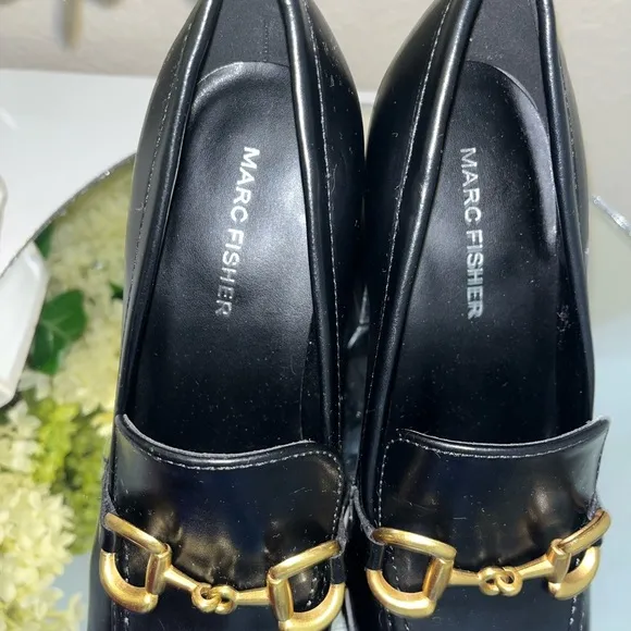 Marc Fisher Women's Harlae Pump, black with goldtone hardware
