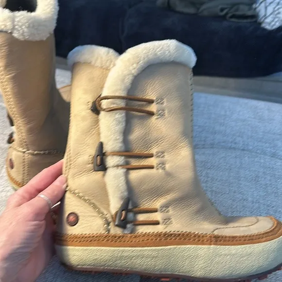 MERREL SPIRIT  TIBET HIGH TEMBER ..TAN ..LEATHER.. INSULATED BOOTS SIZE 6