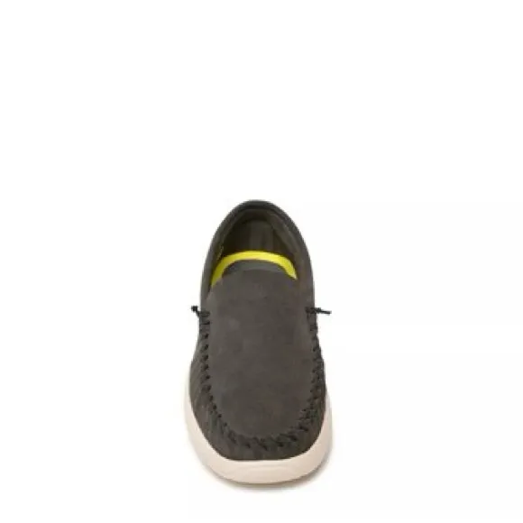 MINNETONKA men’s Discover Classic Slip-On Loafers
