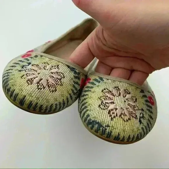 Mix no 6 flats 7 37.5 Dallilah floral embroidered