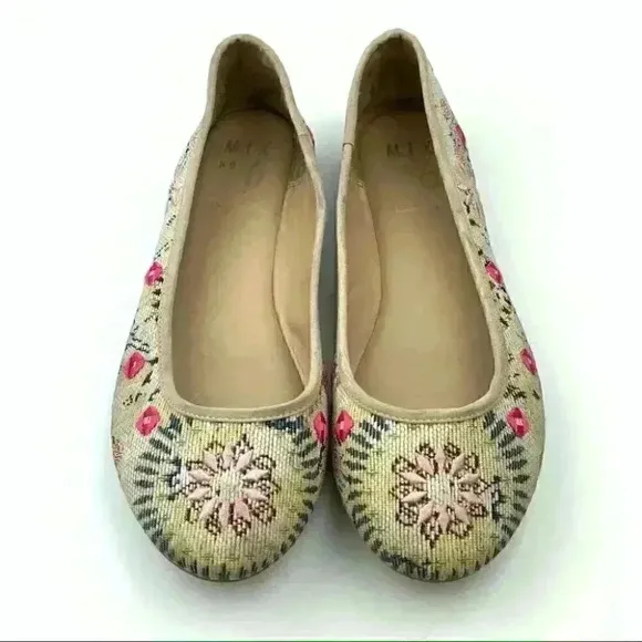 Mix no 6 flats 7 37.5 Dallilah floral embroidered