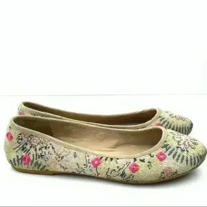 Mix no 6 flats 7 37.5 Dallilah floral embroidered